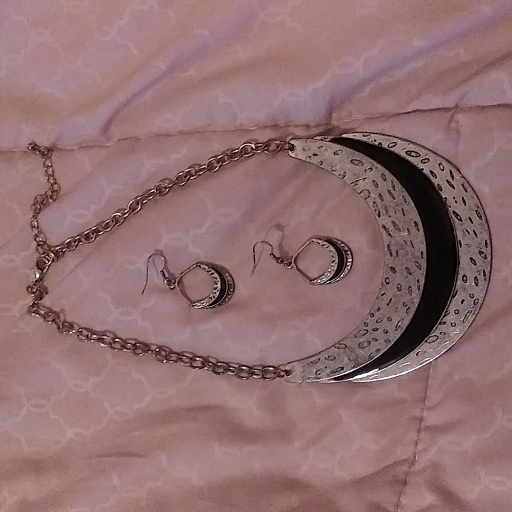 Necklace earring set